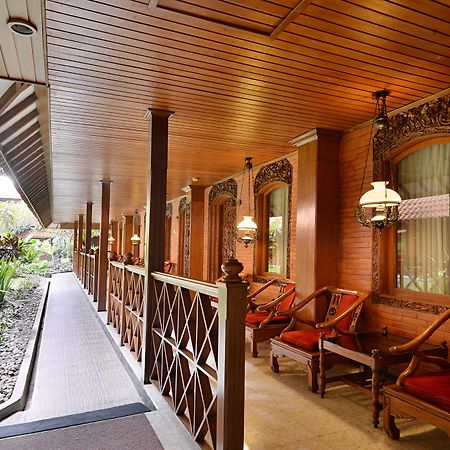 Puri Artha Hotel Yogyakarta Exterior foto
